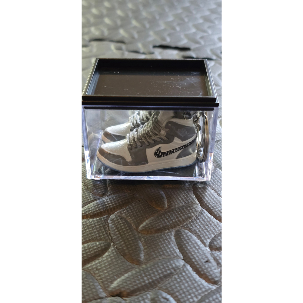Unisex 3D Sneaker Keychain Set Gray White - Picture 3 of 6
